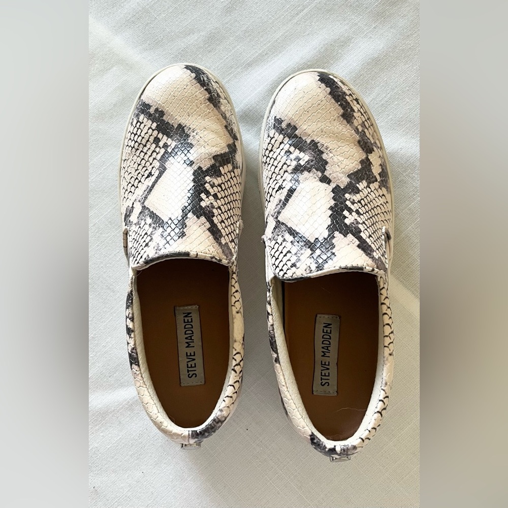 Steve Madden Snakeskin platform shoes